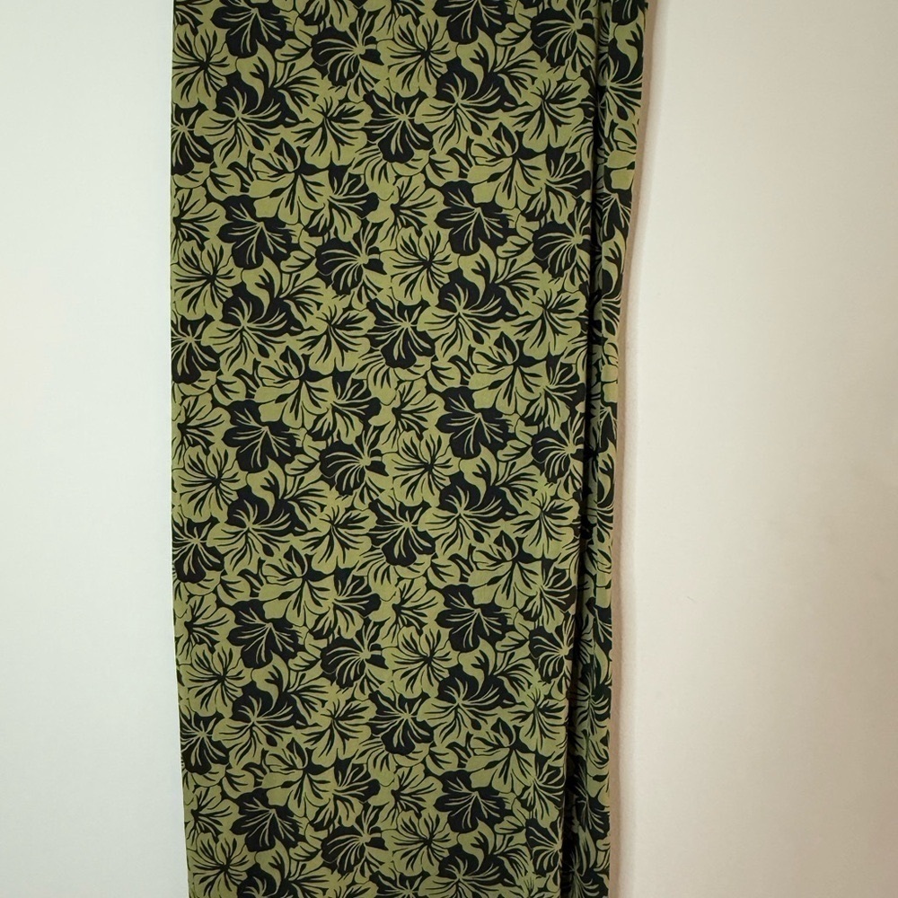Michael Kors Floral Ruched Midi Skirt Size M Green Black Chic Resort Style - Picture 6 of 6